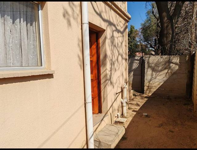 4 BEDROOM HOUSE FOR SALE IN BLOUBOSRAND